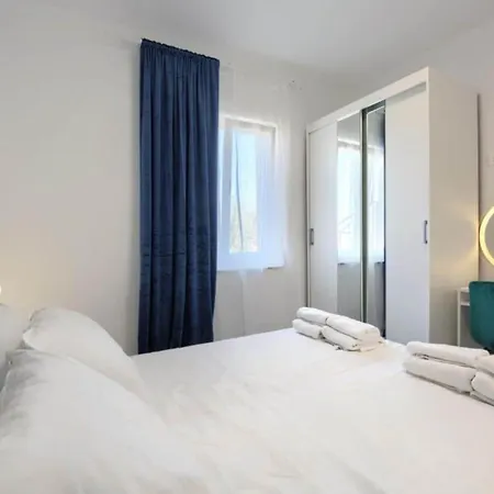 شقة One Bedroom With Terrace A1 *