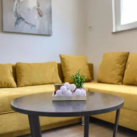 One Bedroom With Terrace A1 شقة