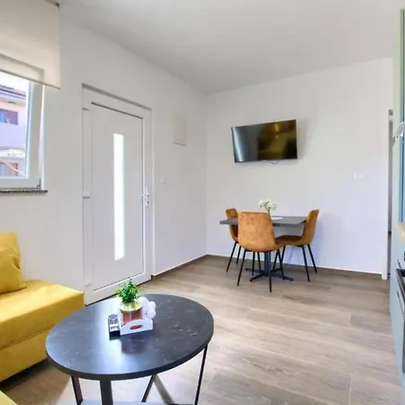 One Bedroom With Terrace A1 شقة *