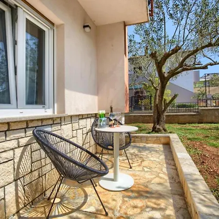 One Bedroom With Terrace A1 شقة بولا