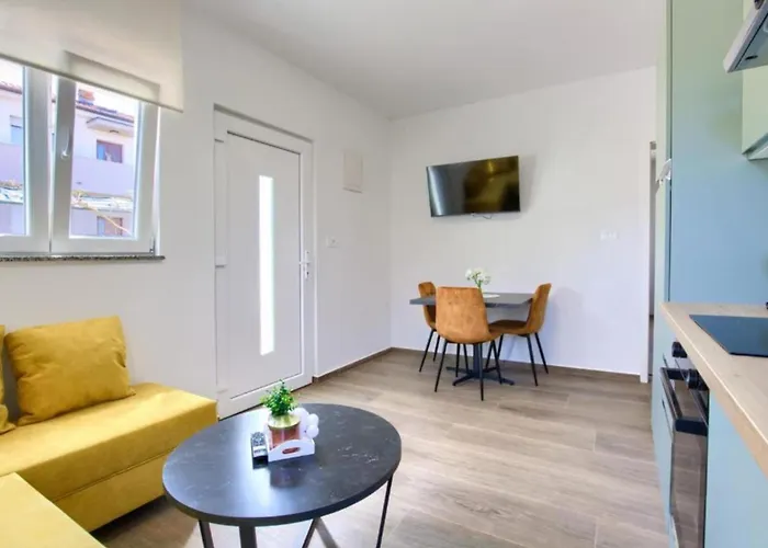 One Bedroom With Terrace A1 شقة *